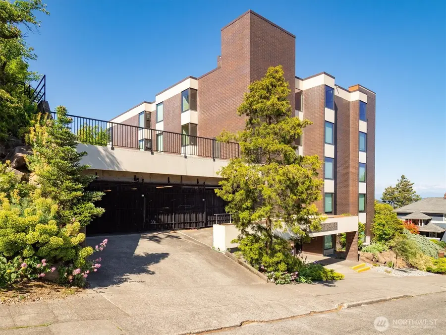 1605 5th Avenue N #302, Seattle, WA 98109 - #3
