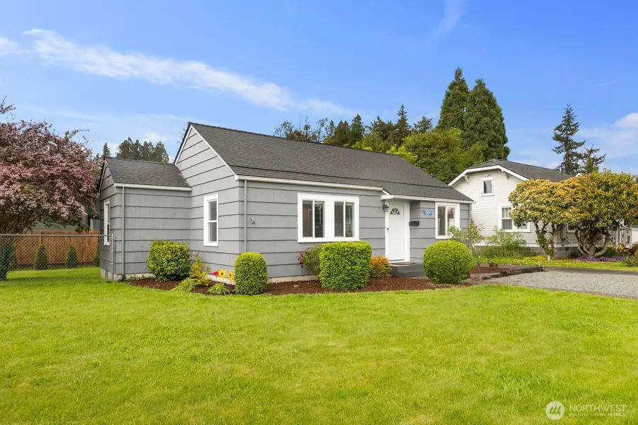 1009 E Orange Avenue, Burlington, WA 98233 - #3