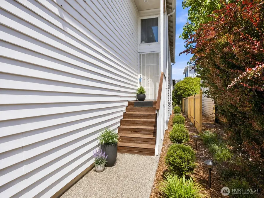 512 N 104th Street, Seattle, WA 98133 - #3