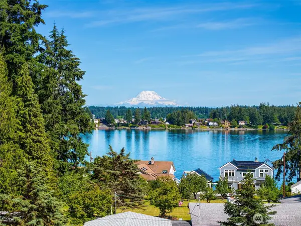 8006 Urquhart Street Nw, Olympia, WA 98502
