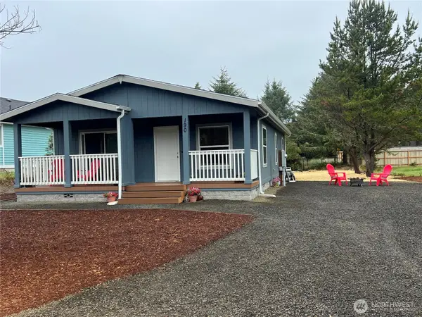 190 Clover Street Nw, Ocean Shores, WA 98569