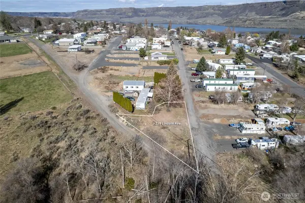 239 Lincoln Avenue, Electric City, WA 99123