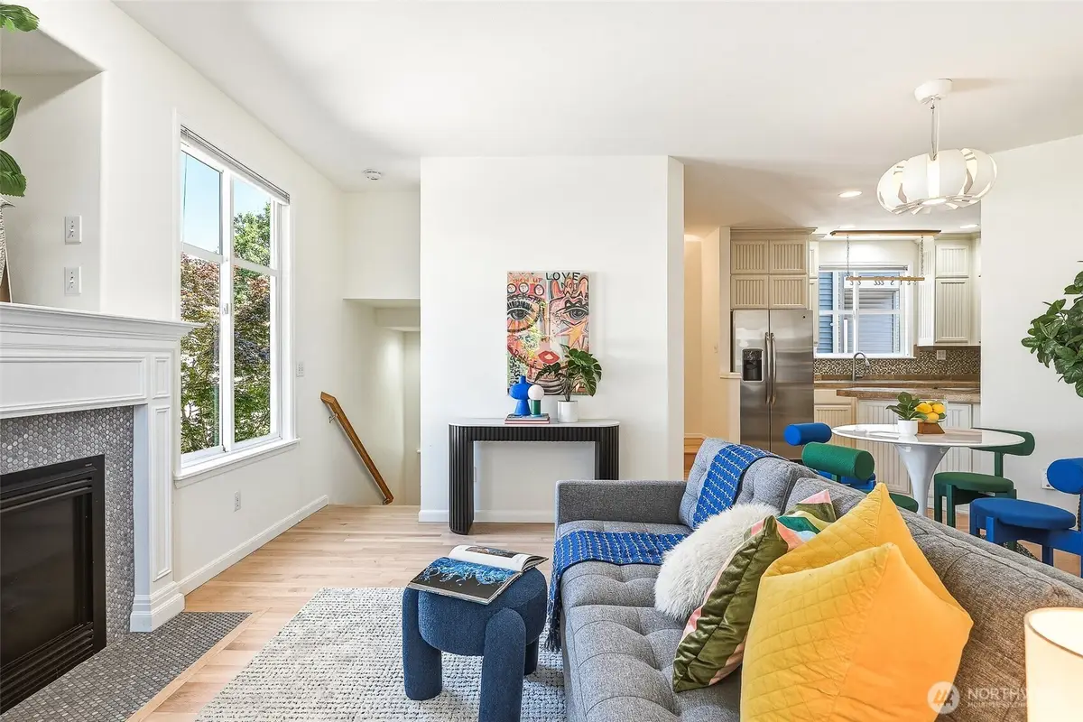 6551 5th Avenue Ne #B, Seattle, WA 98115 - #1
