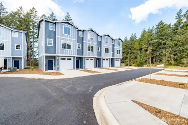 945 NW Heller Street #A2, Oak Harbor, WA 98277