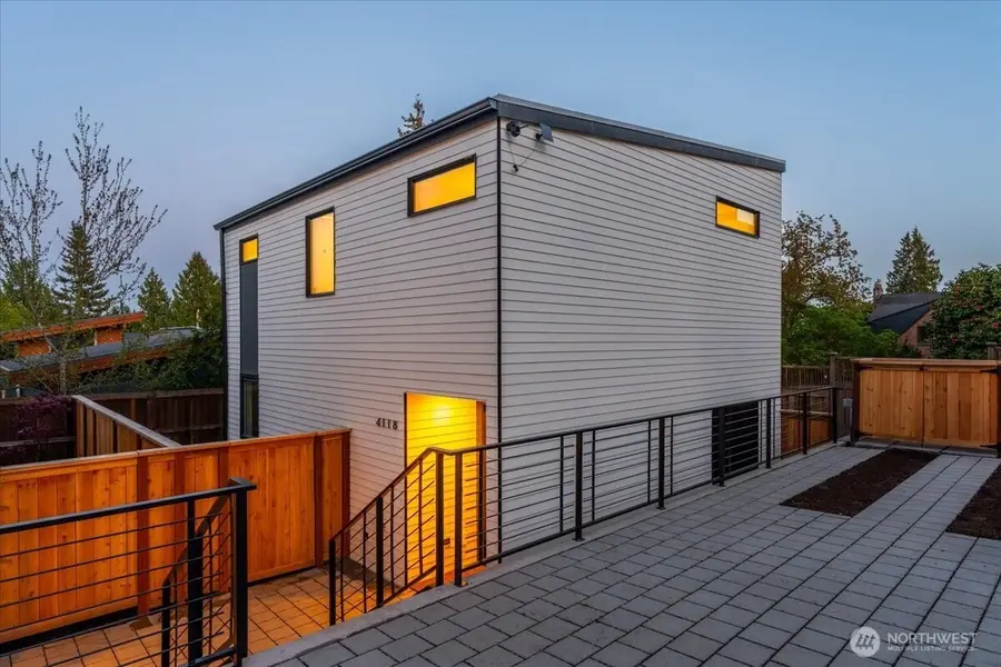 4120 Burke Avenue N, Seattle, WA 98103 - #2