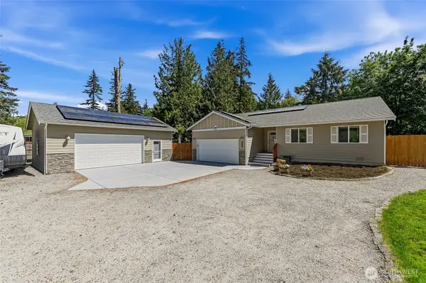 1025 Loganberry Ln, Camano Island, WA 98282
