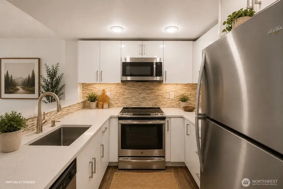 13717 Linden Avenue N #221, Seattle, WA 98133 - #3