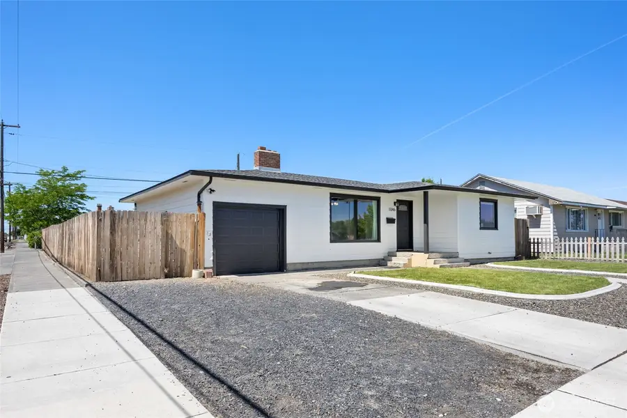 1046 W Gem Avenue, Moses Lake, WA 98837 - #2