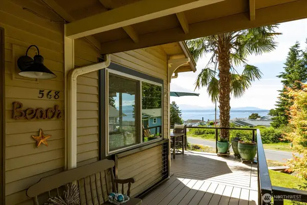 568 Dolphin Drive, Freeland, WA 98249