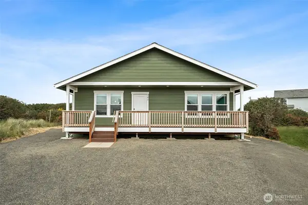 982 Sand Dollar Court Sw, Ocean Shores, WA 98569
