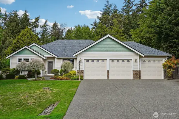 1043 Potlatch Dr, Fox Island, WA 98333