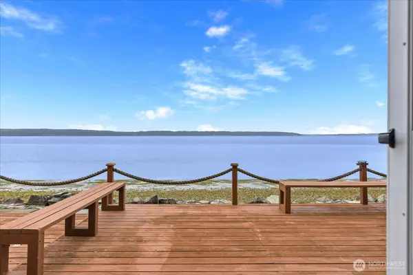 1085 Rockaway Lane, Camano Island, WA 98282