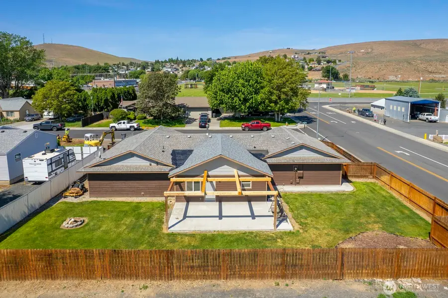 870 NW C Street, Ephrata, WA 98823 - #3