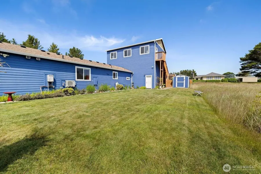 205 9th Street Nw, Long Beach, WA 98631 - #3