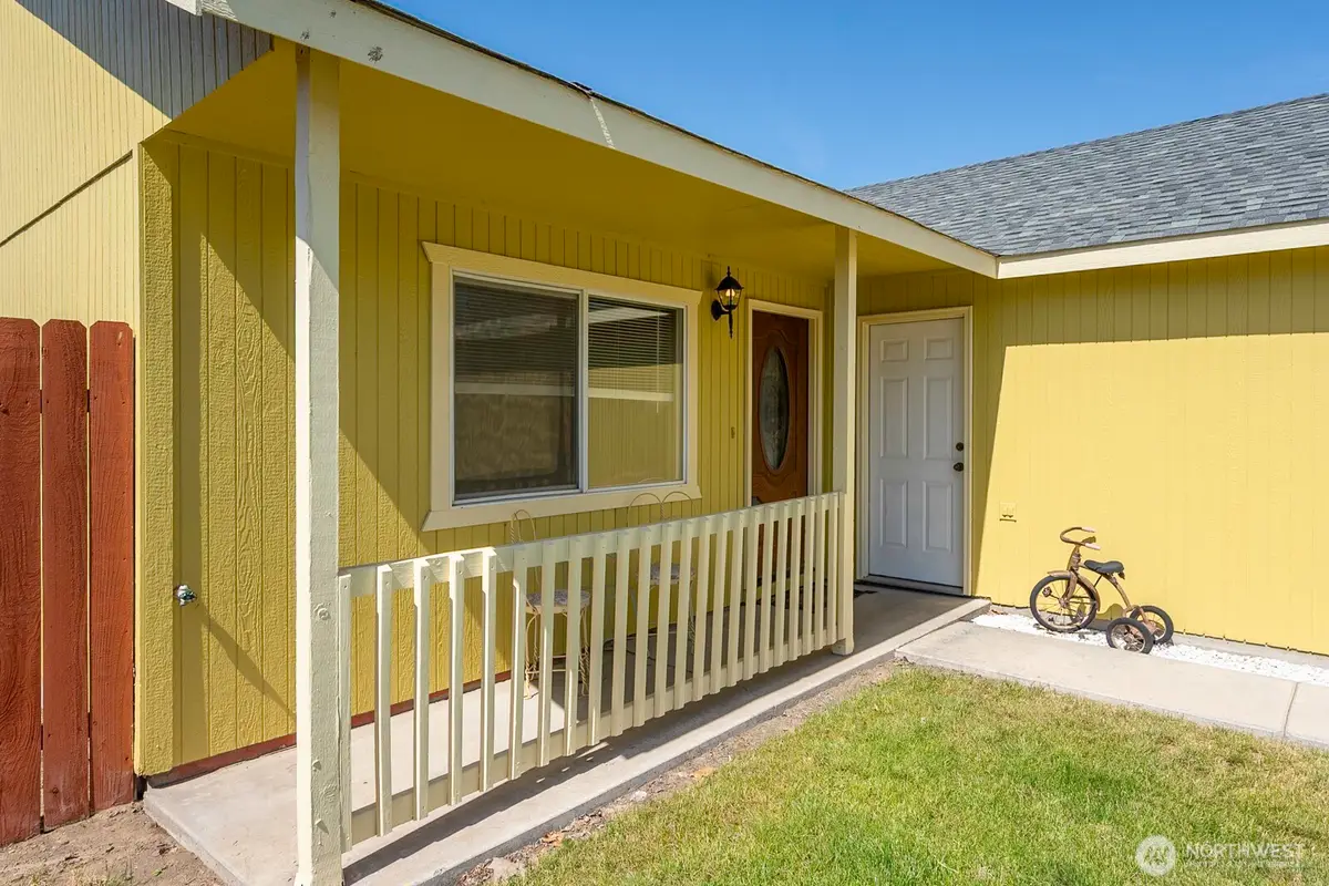 1454 S Cougar Drive, Moses Lake, WA 98837 - #1