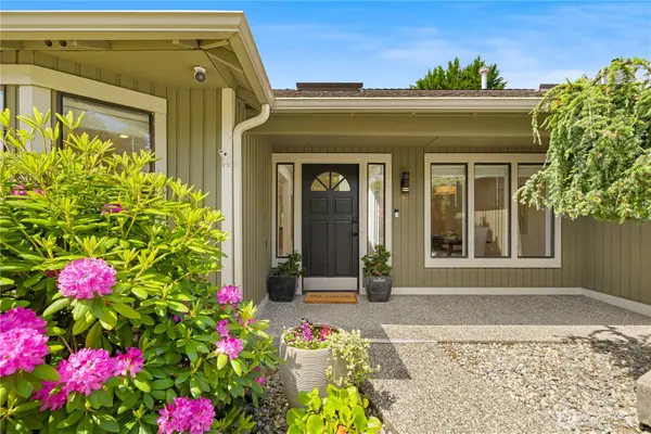 14821 104th Avenue Ne, Bothell, WA 98011