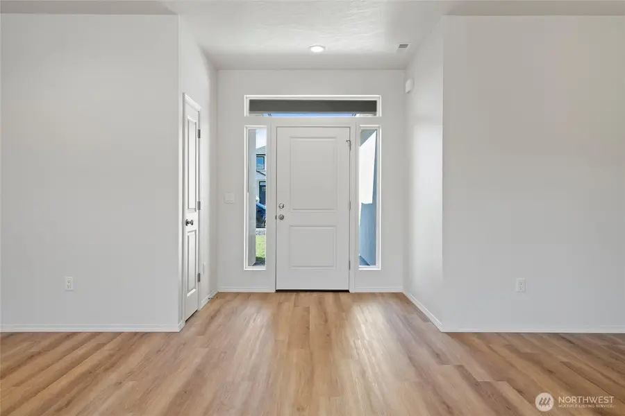 301 Poplar Street Ne, Royal City, WA 99357 - #3