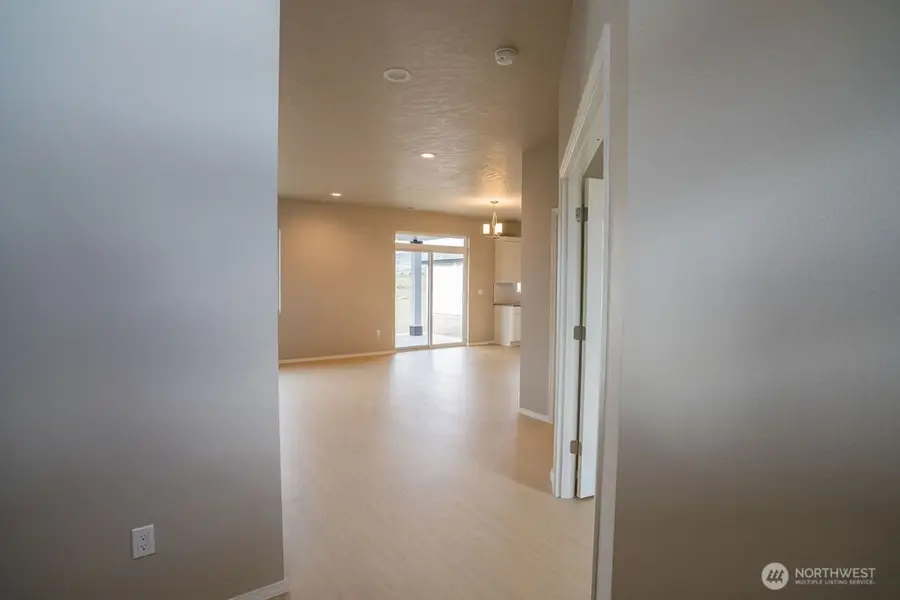 592 Karen Avenue, Royal City, WA 99357 - #2