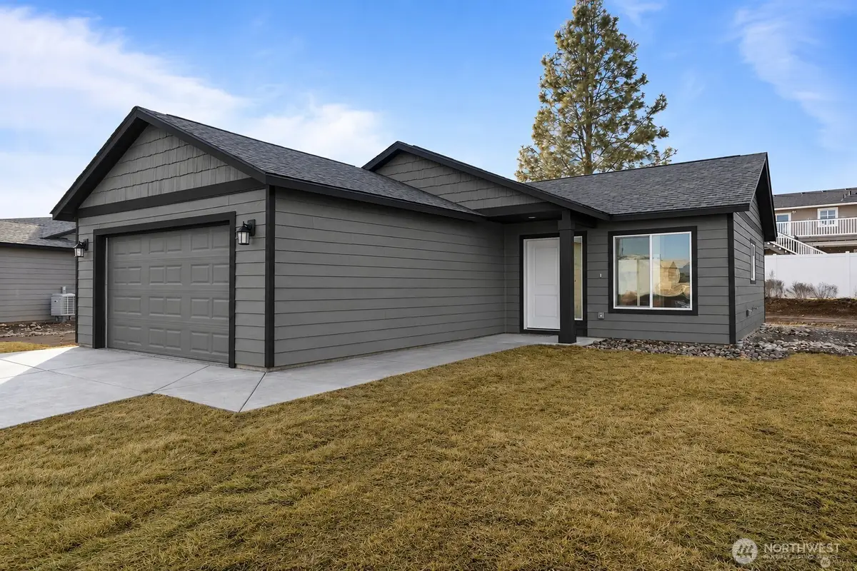 211 Poplar Street Ne, Royal City, WA 99357 - #1