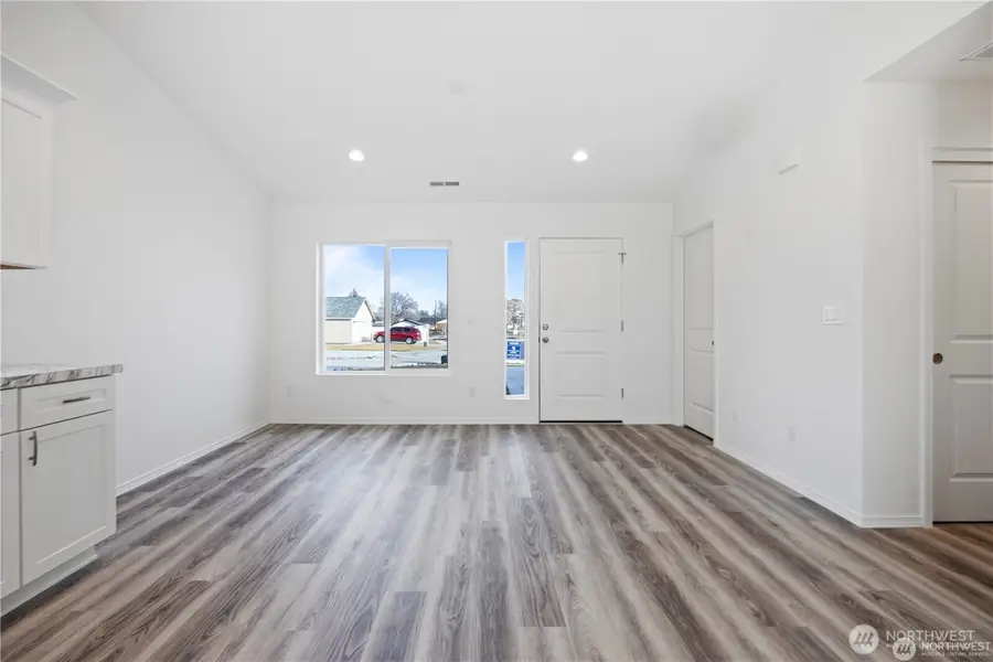 211 Poplar Street Ne, Royal City, WA 99357 - #2