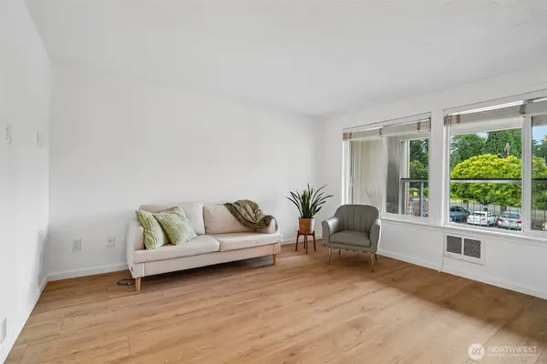 101 SW 119th Street #202, Seattle, WA 98146