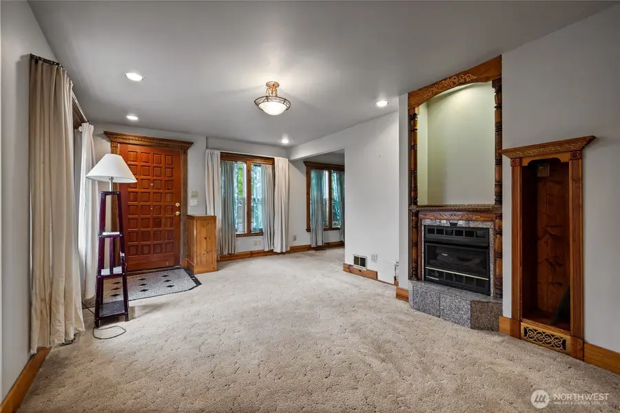 401 7th Street Nw, Puyallup, WA 98371 - #2