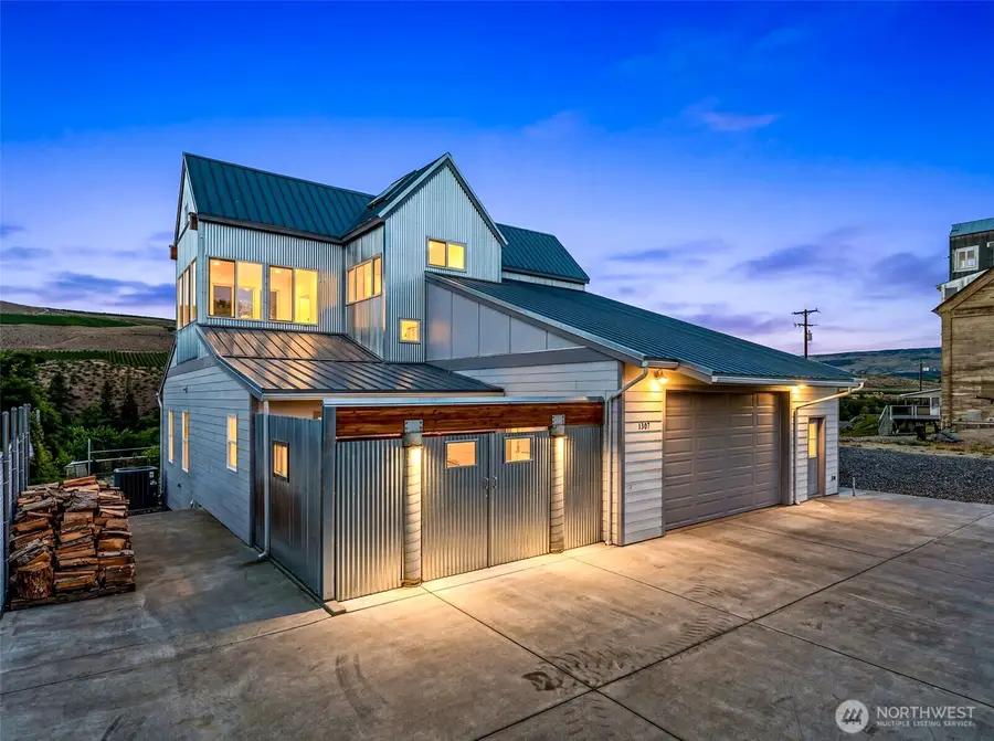 1307 Jefferson Avenue, Bridgeport, WA 98813 - #2