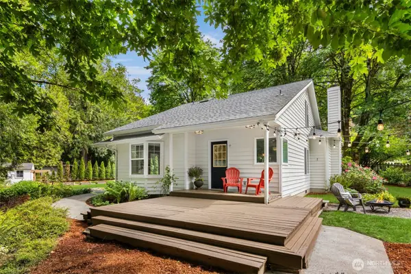 8980 Bay Street Ne, Bainbridge Island, WA 98110