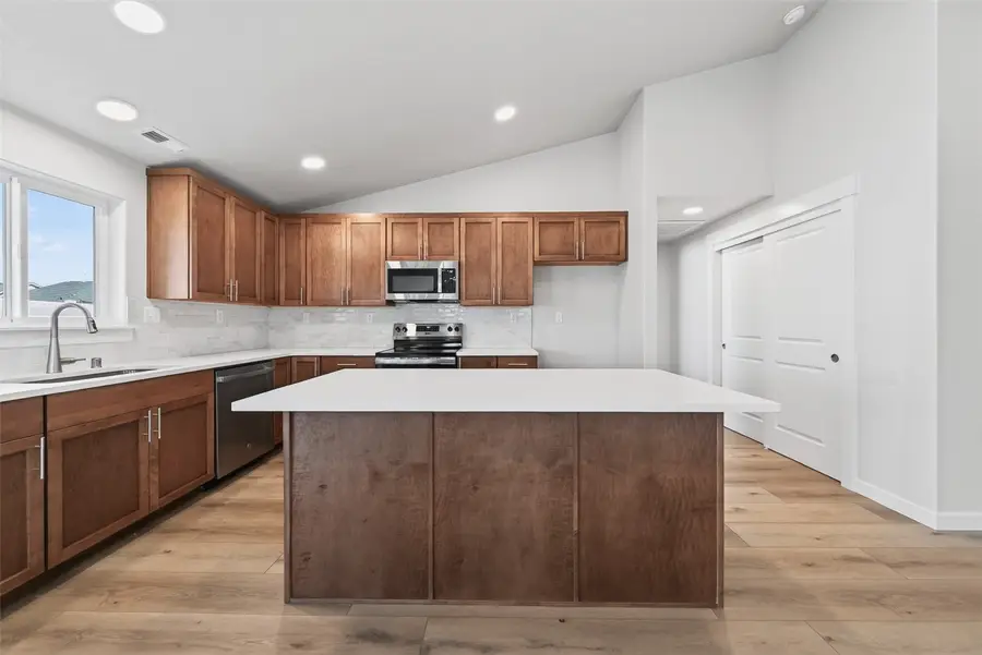 212 N Paxson Drive, Moses Lake, WA 98837 - #3