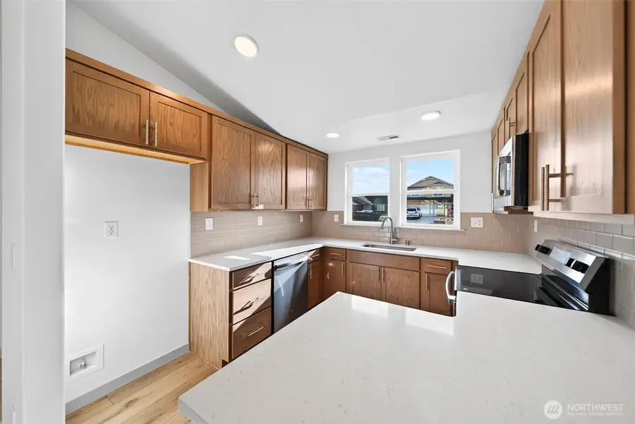 2002 N Oak Road, Moses Lake, WA 98837 - #2