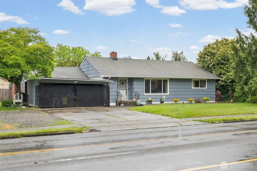 1609 W Pioneer Avenue, Puyallup, WA 98371 - #2