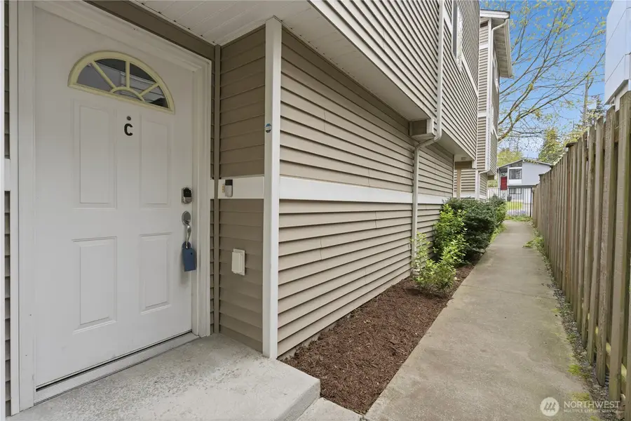 10520 Whitman Avenue N #C, Seattle, WA 98133 - #3
