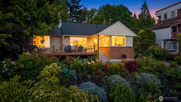 9326 California Avenue Sw, Seattle, WA 98136