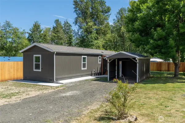 102 Sir Lancelot Way, Castle Rock, WA 98611