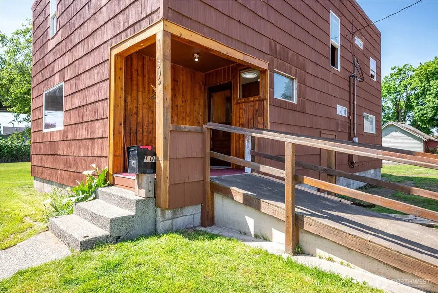 309 Nw 2nd Avenue, Kelso, WA 98626 - #3