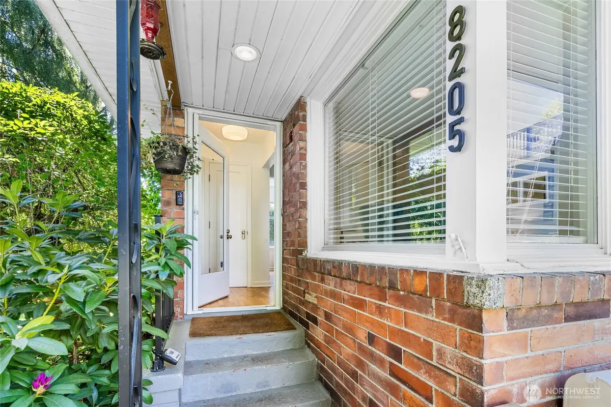 8205 19th Avenue Ne, Seattle, WA 98115 - #1