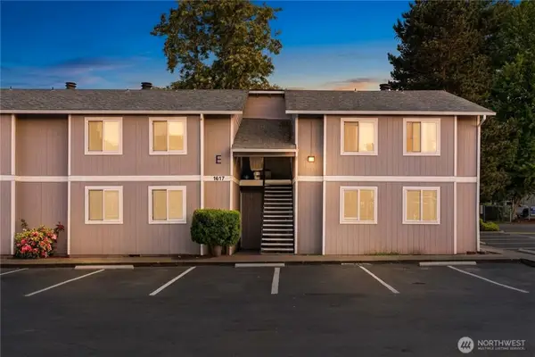 1617 Maple Lane #E7, Kent, WA 98030