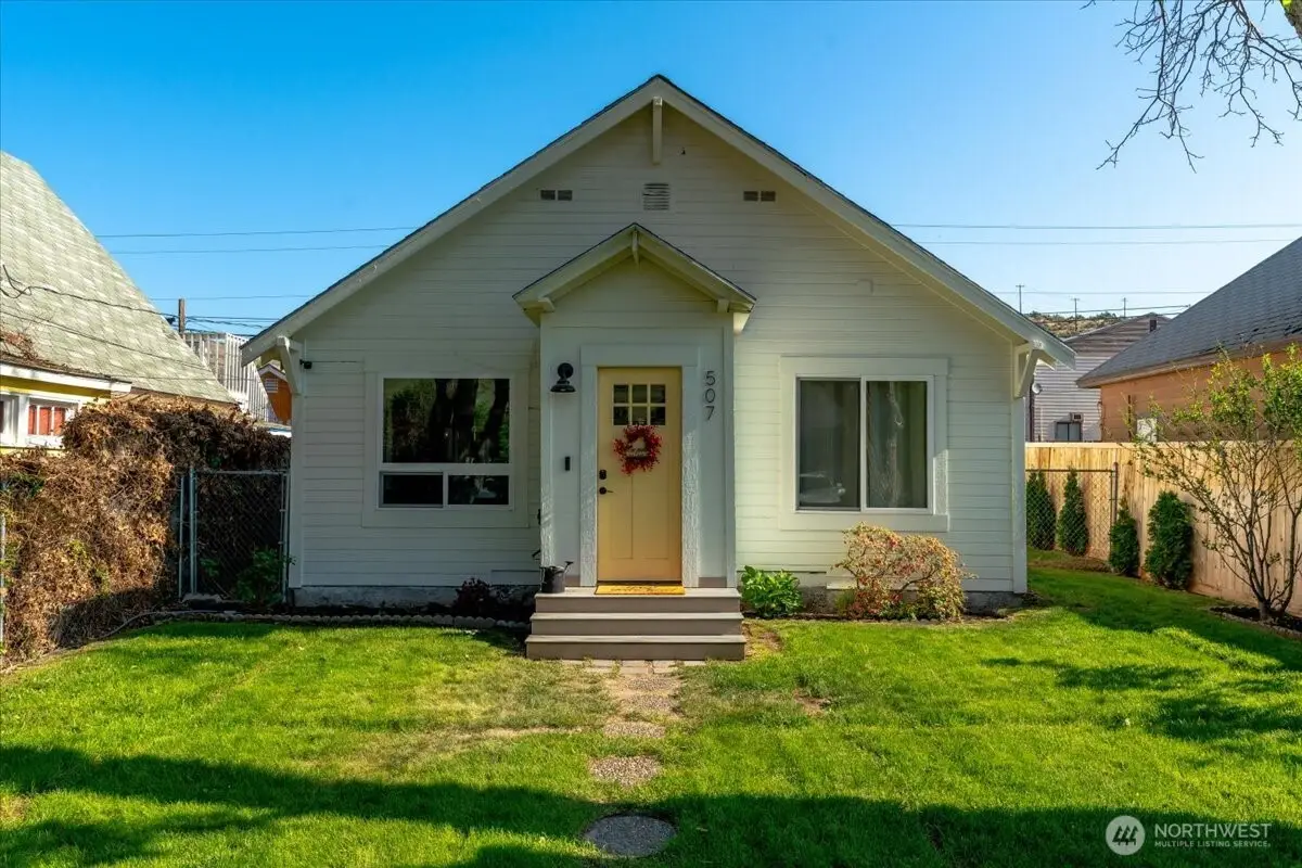 507 E Wapato Avenue, Chelan, WA 98816 - #1