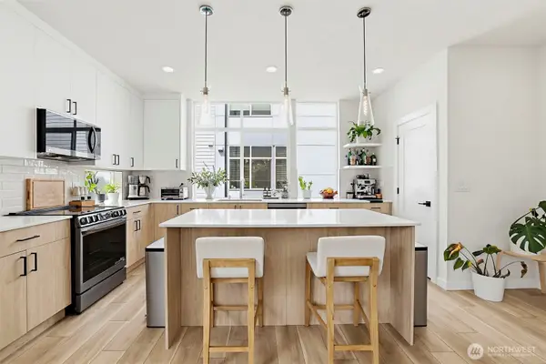902 N 86th Street, Seattle, WA 98103