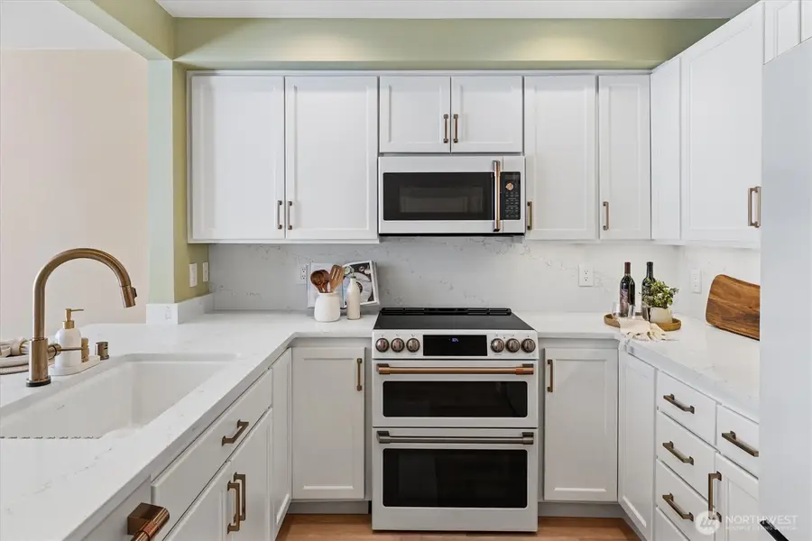 225 4th Avenue #B401, Kirkland, WA 98033 - #2
