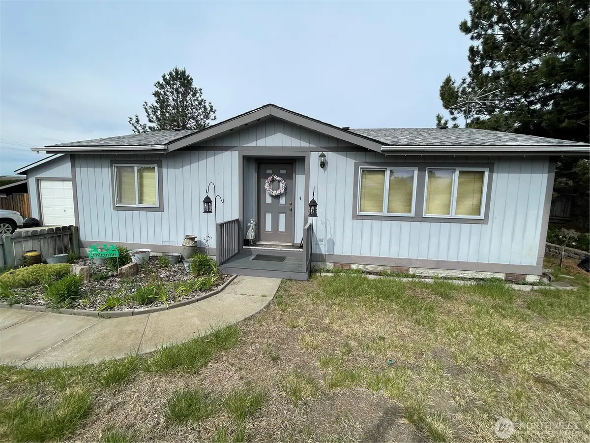 3 Sand Flat Rd, Omak, WA 98841 - #1