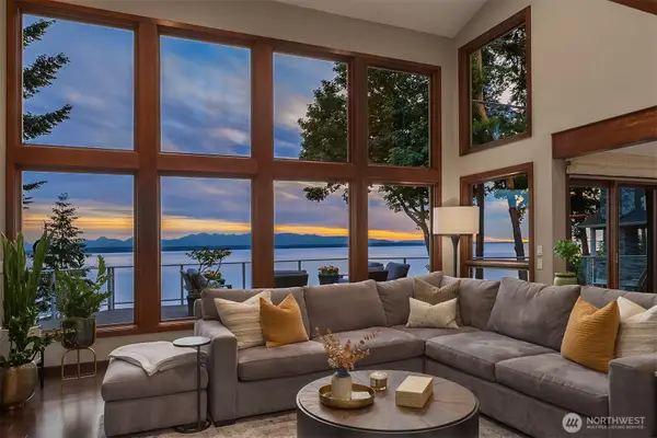 15718 72nd Avenue W, Edmonds, WA 98026