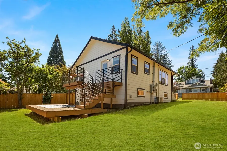 11558 Fremont Avenue N #A, Seattle, WA 98133 - #2