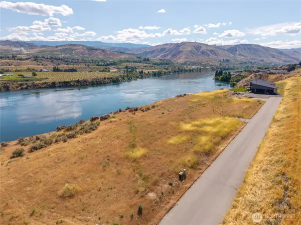 3180 SE Rivers Edge Court, East Wenatchee, WA 98802