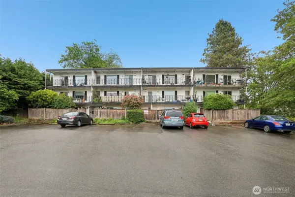 1020 S 230th Street #106, Des Moines, WA 98198