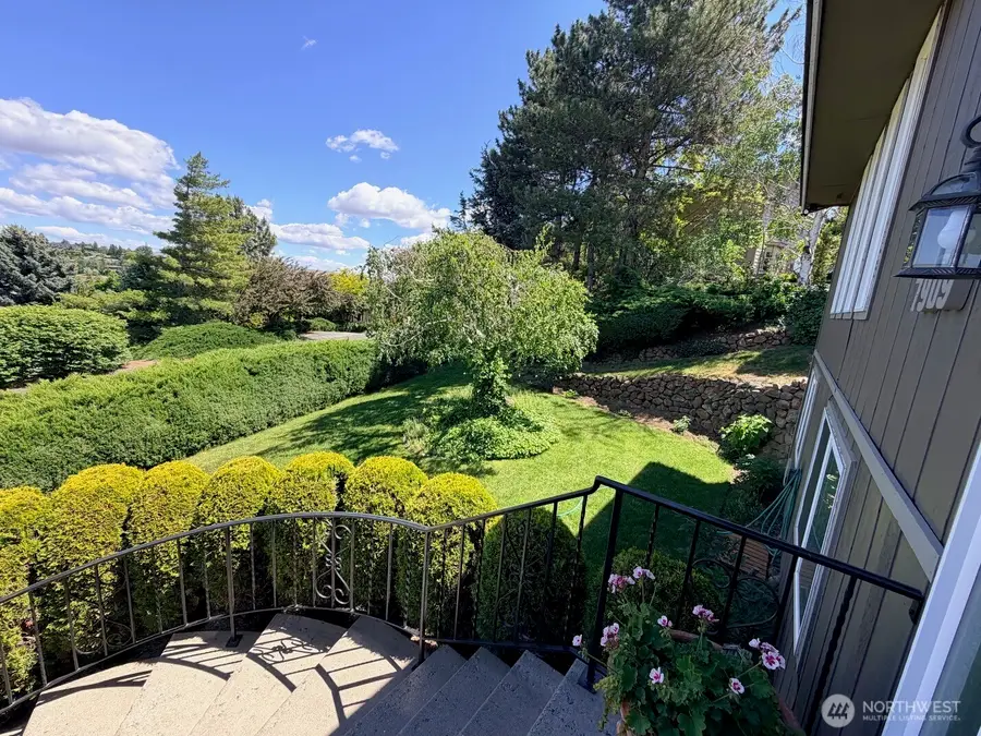 7909 Englewood Crest Drive, Yakima, WA 98908 - #2