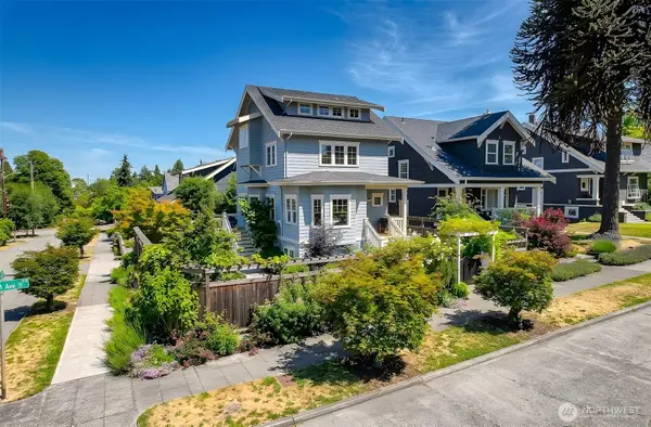 2222 Warren Avenue N, Seattle, WA 98109