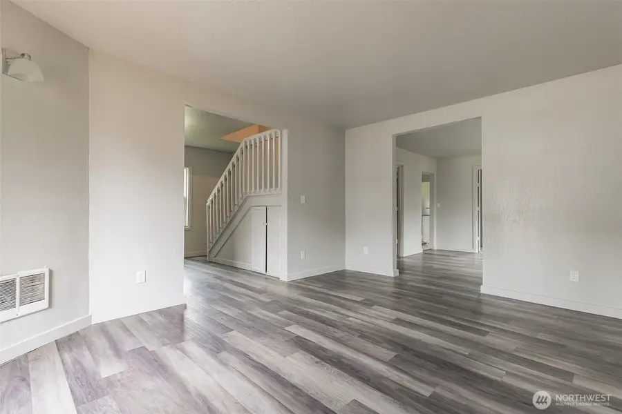 820 N 1st Avenue, Kelso, WA 98626 - #3