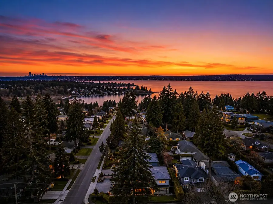 4605 108th Avenue Ne, Kirkland, WA 98033 - #2
