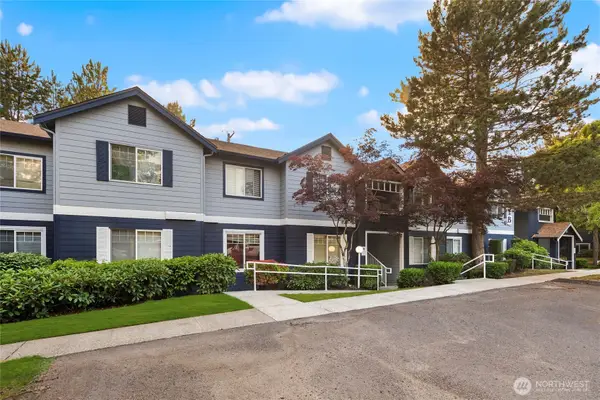 10825 SE 200th Street #B203, Kent, WA 98031